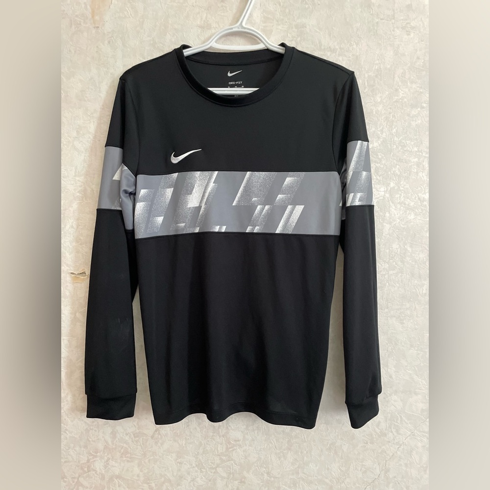 Nike dri fit boys youth extra large black athletic long sleeve shirt